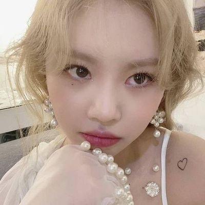 franxikw's profile picture. escúchame el huracán viene por ti