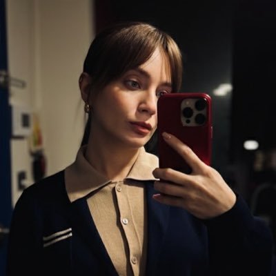 Niloshee's profile picture. ⸻ damla sönmez. — kdrama. biraz da kafasına göre. şu sıralar veliaht izliyor. 🪄 kr: @nildelluna