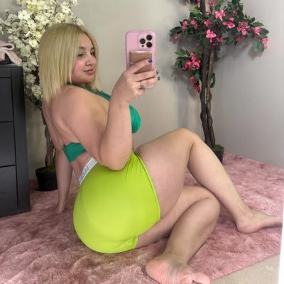 daisyroddriquez's profile picture. I’m in your room hit me on zangi 9805943211