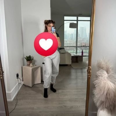 VivianeViv34604's profile picture. 