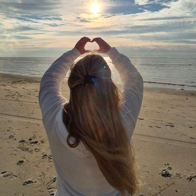 nisi_peasy's profile picture. Mag eigentlich kein Trash-TV, kommt aber nicht an #hadeb und #LoveIsBlind vorbei 📺🤦🏽‍♀️🤷🏽‍♀️