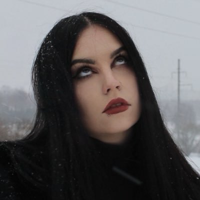 exist_sia's profile picture. музыкальная сталкерша, горе-художница. люблю кино, культуру нулевых, пытаюсь оправдать свое бытие путем творческой реализации и постижения поп-культуры