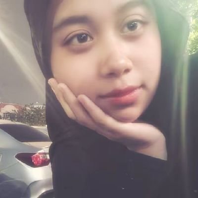 nrlzryh's profile picture. tweeting from my cozy lil bubble.