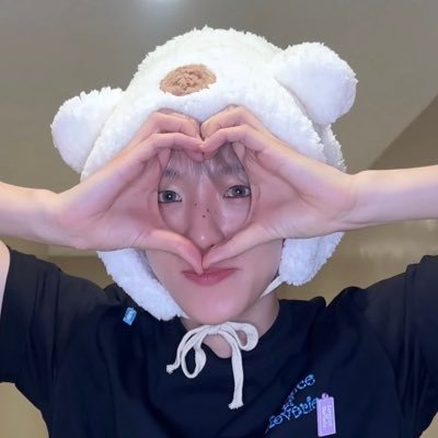 rainaura_'s profile picture. 