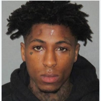 damdvziz's profile picture. 