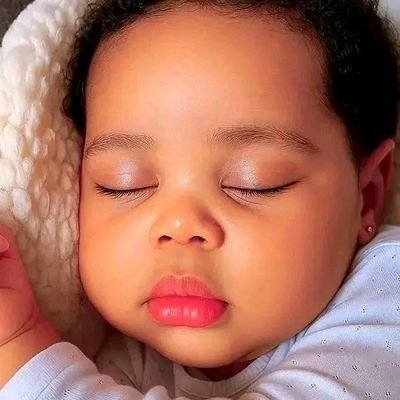 Chelaa_03's profile picture. 