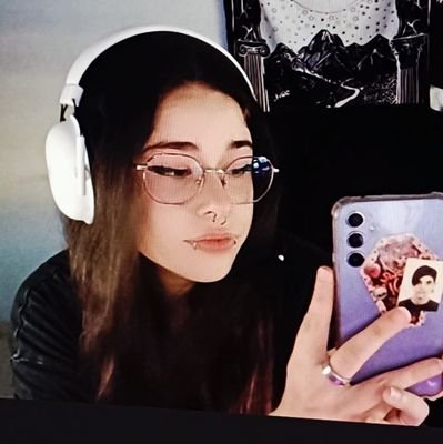 misakitaaa's profile picture. ✨️ Koisita y antifascista.                                          #MKOIWIN
 Nací por mi madre moriré por elyoya.