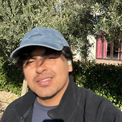 mukundkapoorr's profile picture. I write about marketing & tech.