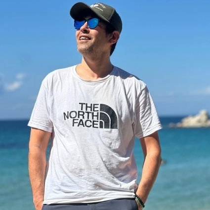 arma_siyah's profile picture. Siyah Arma,
Alayına İsyan İnadına Beşiktaş! Evli, Ankara Universitesi DTCF 2007,
Kuvayi Milliye, Mustafa Kemal Atatürk, Kardemir Karabükspor, 
🇹🇷🏁