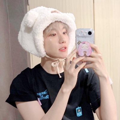 azzxilmu's profile picture. EX9 사랑하자 ✊🏻 cherry berry girlie 🍒🍓찬요루&배쿠짱💞 #요루쿠짱☁️ #여리에게ㅇㅍㅇ #백현아오늘은 {#philanupdates #reviewxphilan}