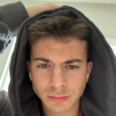 bezverkhnii_'s profile picture. 20 y.o. Software Engineer and Athlete