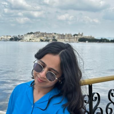 vishwadere's profile picture. Tweets about books📚 and random shit.