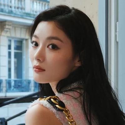 tzsfaye's profile picture. yoojung, solar