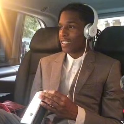 88Ghostly_'s profile picture. 18 @mmezs_