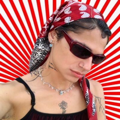 pixiedustling's profile picture. dreams unwild, love’s a state of mind