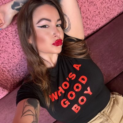 @MadamEsmeralda