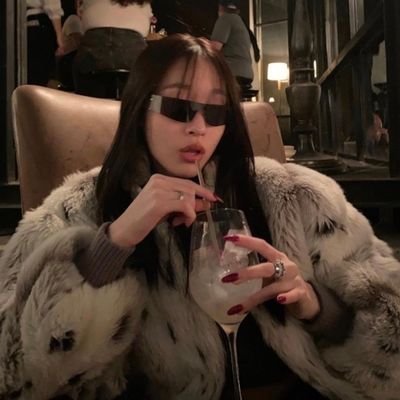 owlheyyy's profile picture. i trip and fall in love just like a tuesday drunk 🥀