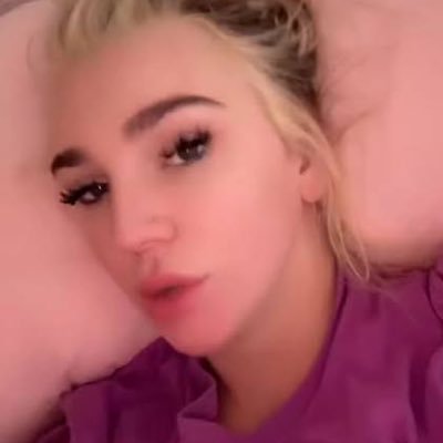 beckylena23's profile picture. 