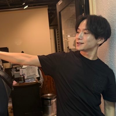 buta3kobuta3's profile picture. ARASHICとMY（ミーアイ・タイムレス・SixTONES）もFC入っている                                        金融系サラリーマン×美容サロン経営×アマチュア格闘家