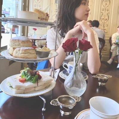 ofuton_suki2025's profile picture. 限界外資系OL🌿心と体を整える発信                    美容・習慣・メンタルを無理なくアップデート中 💫 自分を大切に扱える女性を目指して💐