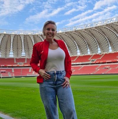 CarollScholl's profile picture. 👩‍👧‍👦 Mãe da Duda e do Léo 
❤ Colorada