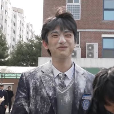 pcor_y's profile picture. 푸데푸데