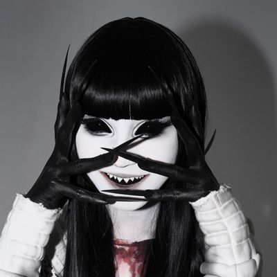 vivvysteak's profile picture. 2 eggs purr