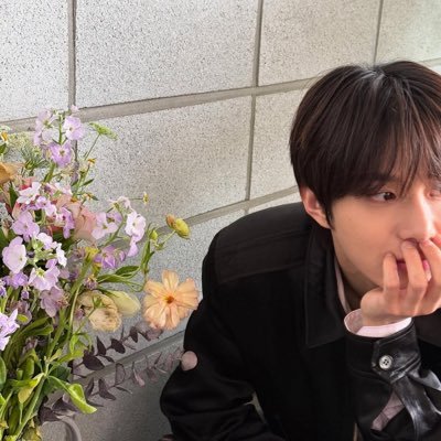 lhz82's profile picture. 