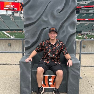 Vossinater's profile picture. Big fan of sports, music, video games, and Jesus - Bengals, Cardinals, Spurs