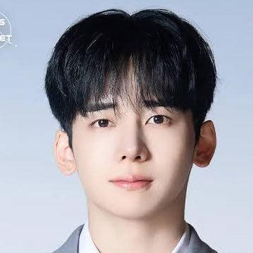 riaroma_MYERA's profile picture. 踊る沖縄人🕺 🚹永遠の23歳（大嘘）生粋のINFP👨🏿‍🎨Likes:MYERA（Yui.Aguri）,リアロマ（YUI） なんだかんだ箱推し📦フォローお気軽に✨ YouTubeやってます↓