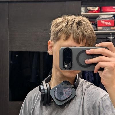 Devoid_5's profile picture. Tech Enthusiast / Designer || 16 y/o || Stay curious || DM open