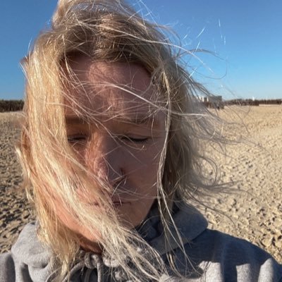 Nadineohnezahl's profile picture. Perfekt unperfekt und konsequent inkonsequent, 4-fach Muttertier, leidet unter Abibliophobie