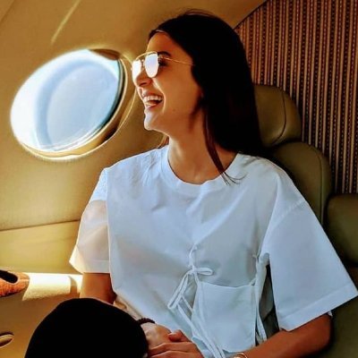 cosmic_theory18's profile picture. running towards fear ☆🎧🍕🥤