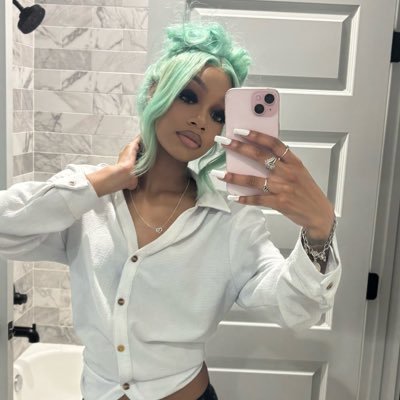 ariiieeeee2's profile picture. pretty on purpose✨. ig: @ariiieeeee__ @dabiggestmfarie