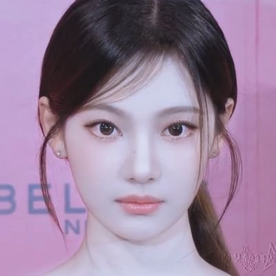 bluevsart's profile picture. what do you want me to be?