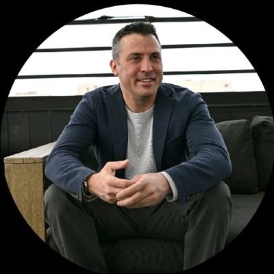 mikeaterry's profile picture. Founder @SubWirePopUps and @getLawfty. 
MIT football alum. 🦫 Personal thoughts on music, startups, raising good humans, web/dev, AI & sports.