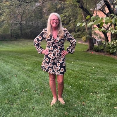 Tootsie11013's profile picture. A man once stuck his finger in my face and called me persnickety...🧡 🏈 🍊#GBO #VFL