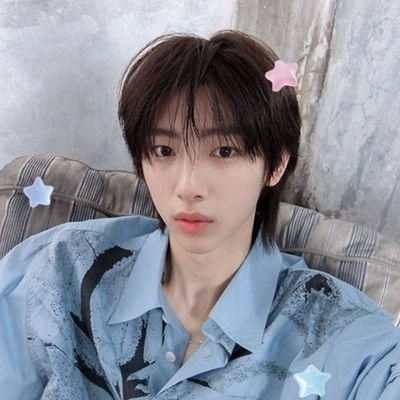 nabeelova's profile picture. pls don't be blue, i'll be for u