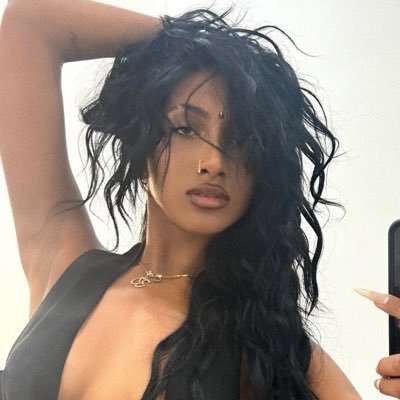 laugoth's profile picture. 𝗌𝖺𝗇𝗀𝗎𝖾       𝖾𝗇𝗍𝗋𝖾──𝑓𝗅𝗈𝗋𝖾𝗌,       𑆅組合       𝖺𝗀𝗋𝗂𝖽𝗈𝖼𝖾.