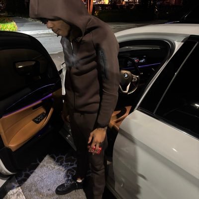 viralmir's profile picture. ill blast em 4 times yk dis shit gon go 1way🏠❤️‍🔥🙈👨🏽‍💻🫰🏽💰ig- @viral.mir⛹🏽‍♂️ real lifer🦅