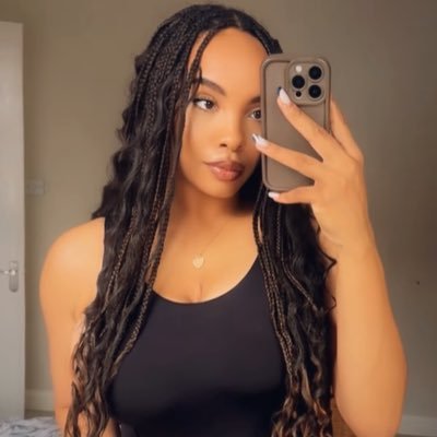 ella_camo's profile picture. alchemising..