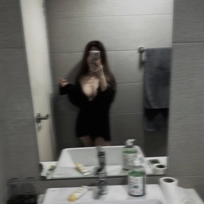 AndersonMi82627's profile picture. 不用潤滑液就很濕的體質沒預算不要密^^