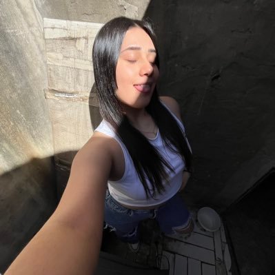 monii_morales13's profile picture. 