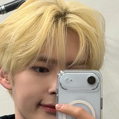 Jiwoonf's profile picture. Certified as Evan's baby-boo! 🍎🍥🦷🍀