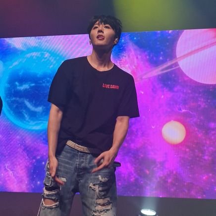 Camille00025's profile picture. 🙋🏽‍♀️🇫🇷🇨🇭 ▪️ Mυlтι Kpop Fαɴ 🎶 ▪️ 💖🎶✨💎 #OX #Tяεαѕυяε #GOT7 #Wει #TXT #SVT #Shιnεε #P1H #MCND #SF9 #ACE #AB6IX #ThεRosε #ONF #IKON #ZB1 & morᥱ..💎✨🎶💖