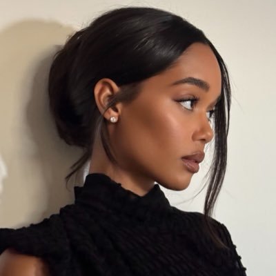 nuurifyy's profile picture. 🇸🇴 |📚 26/20 | 📖: the mixtape | 📺: lost | poppyalex homecoming | read carrd before follow | fan account, not impersonating/affiliated with anyone