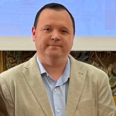OrtizCliment89's profile picture. Profesor de derecho constitucional y RRII en @UEValencia 
Doctor en Derecho Constitucional 
Máster en Estudios Internacionales y UE  
Licenciado en Derecho ⚖️