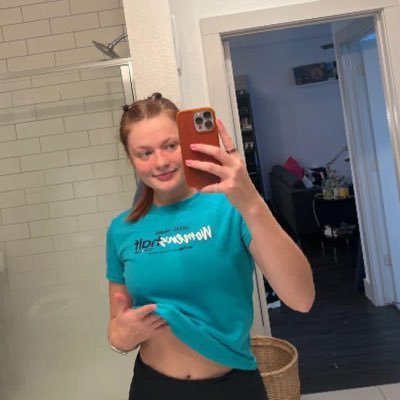 BeckyKelly44382's profile picture. Available