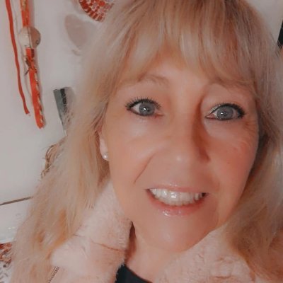 LaLolyLo's profile picture. Periodista y Locutora.Ningún precio es demasiado alto por el privilegio de ser uno mismo.(Nietzsche)
Y Yo Soy!