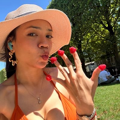 angelinakaorii's profile picture. Tradutora de japonês, estudante de economia, astróloga e analista administrativo. Não necessariamente nessa ordem.